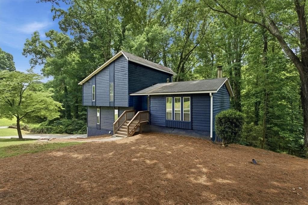 4 bedroom, 3 bathroom, 1,880 sq ft single family residence for sale at 5005 Green Forest Parkway, Smyrna, GA 30082 — photo 2