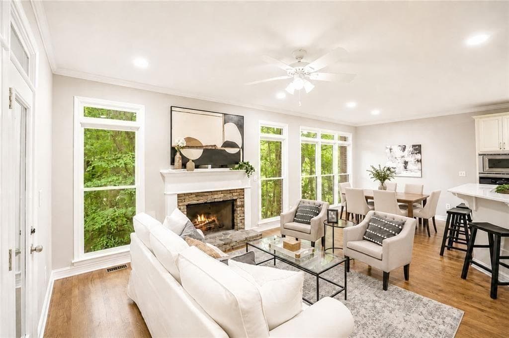 4 bedroom, 4 bathroom, 2,929 sq ft townhouse for sale at 7255 Village Creek Trace, Atlanta, GA 30328 — photo 2