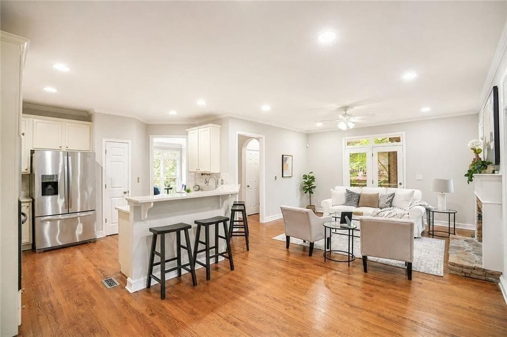 4 bedroom, 4 bathroom, 2,929 sq ft townhouse for sale at 7255 Village Creek Trace, Atlanta, GA 30328 — photo 5