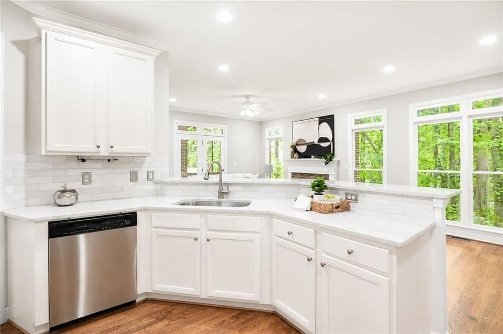 4 bedroom, 4 bathroom, 2,929 sq ft townhouse for sale at 7255 Village Creek Trace, Atlanta, GA 30328 — photo 6