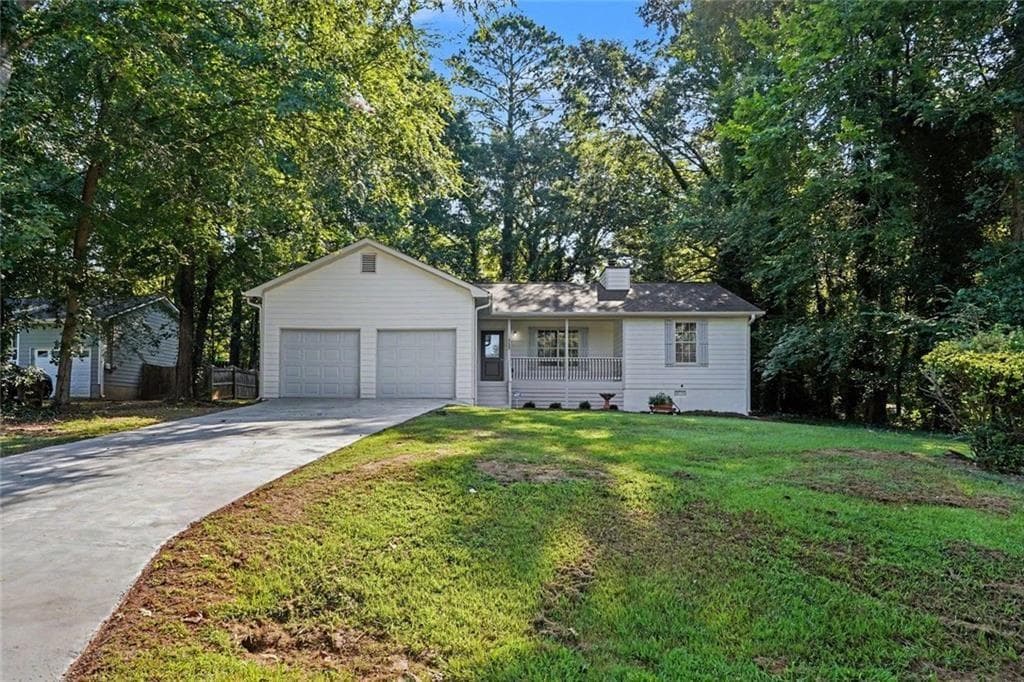 3 bedroom, 2 bathroom, 1,299 sq ft single family residence for sale at 115 Lakeview Drive, Stockbridge, GA 30281 — photo 3