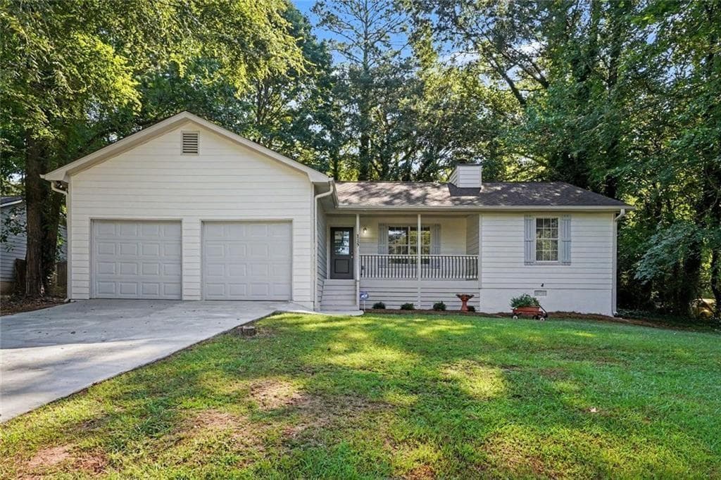 3 bedroom, 2 bathroom, 1,299 sq ft single family residence for sale at 115 Lakeview Drive, Stockbridge, GA 30281 — photo 4
