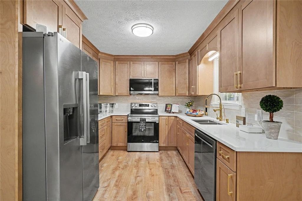3 bedroom, 2 bathroom, 1,299 sq ft single family residence for sale at 115 Lakeview Drive, Stockbridge, GA 30281 — photo 9