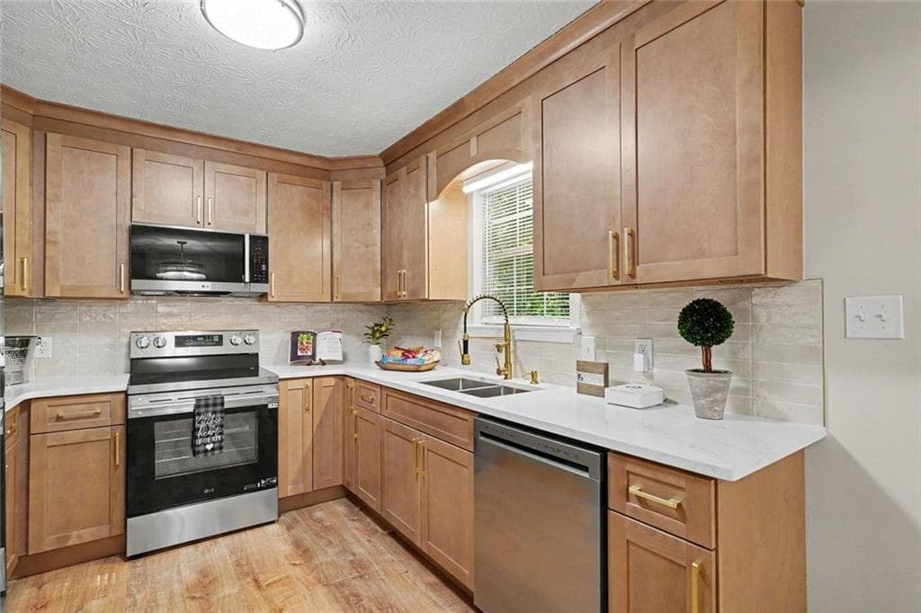 3 bedroom, 2 bathroom, 1,299 sq ft single family residence for sale at 115 Lakeview Drive, Stockbridge, GA 30281 — photo 10