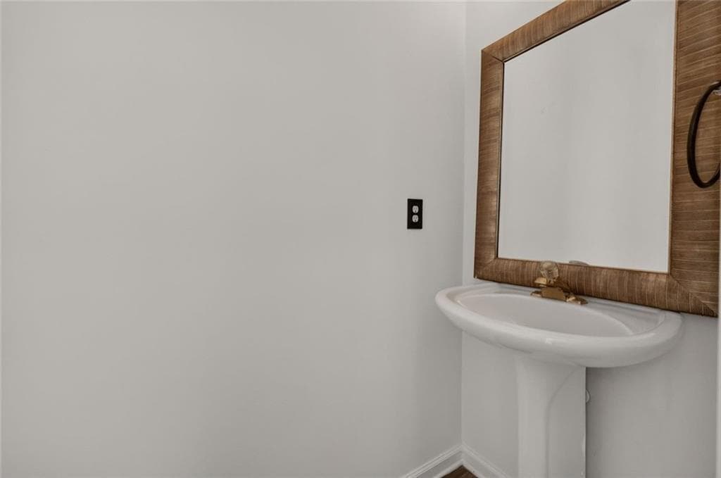 4 bedroom, 4 bathroom, 3,068 sq ft single family residence for sale at 4935 Tidewater Way, Alpharetta, GA 30005 — photo 9
