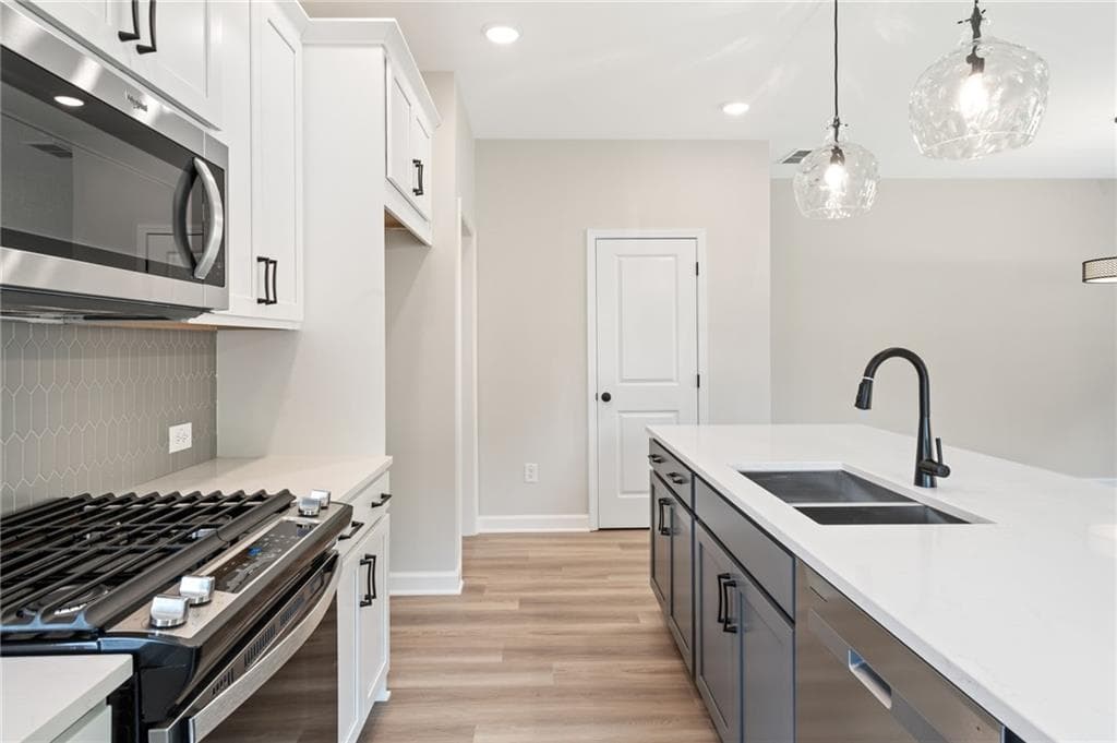 3 bedroom, 3 bathroom, 1,805 sq ft townhouse for sale at 4671 Larkfield Way 18, Powder Springs, GA 30127 — photo 2