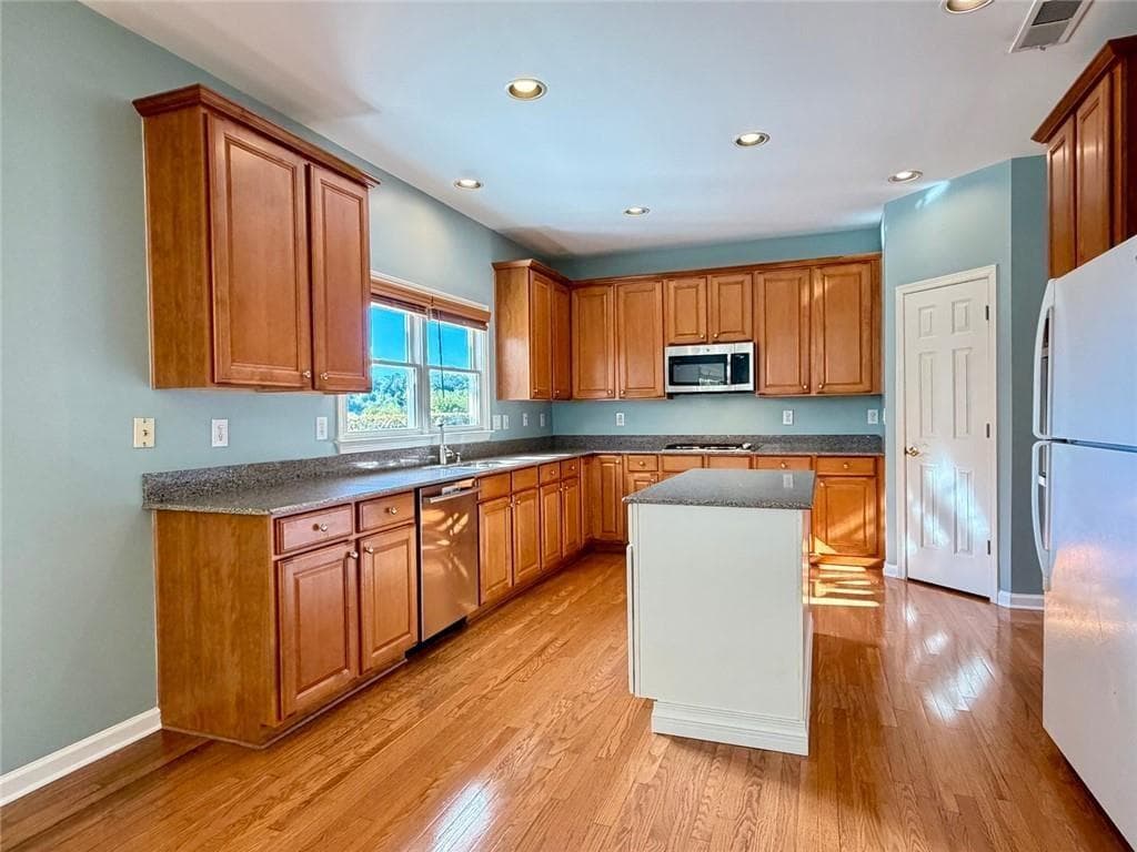 4 bedroom, 4 bathroom, 3,716 sq ft single family residence for sale at 2394 Shoreline Parkway, Villa Rica, GA 30180 — photo 5