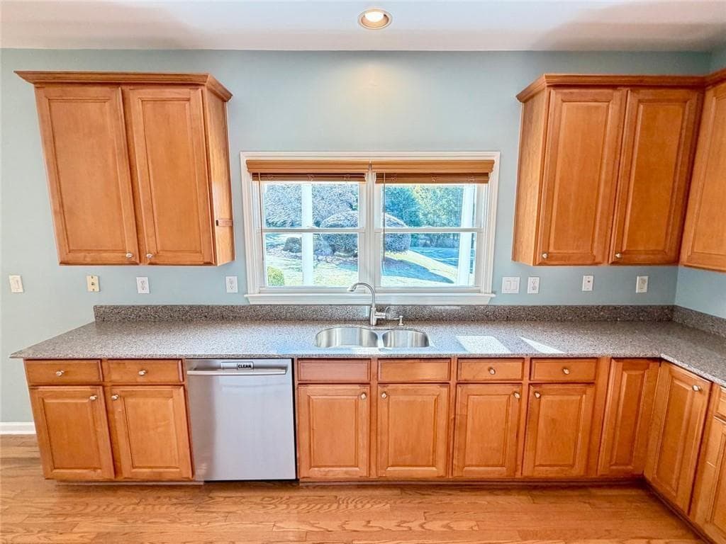 4 bedroom, 4 bathroom, 3,716 sq ft single family residence for sale at 2394 Shoreline Parkway, Villa Rica, GA 30180 — photo 8