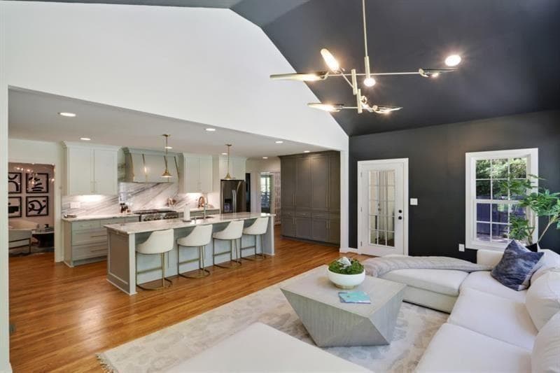 3 bedroom, 2 bathroom, 1,833 sq ft single family residence for sale at 3911 Wieuca Road, Atlanta, GA 30342