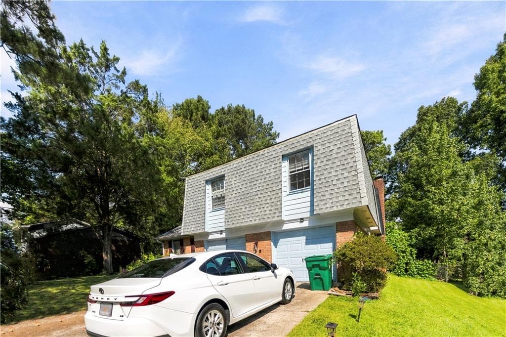 4 bedroom, 3 bathroom, 2,043 sq ft single family residence for sale at 4532 King Lear Drive, Stone Mountain, GA 30083 — photo 2