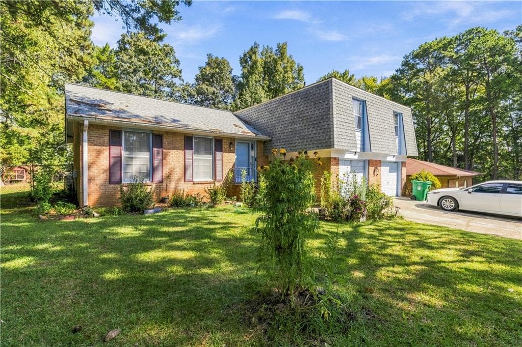4 bedroom, 3 bathroom, 2,043 sq ft single family residence for sale at 4532 King Lear Drive, Stone Mountain, GA 30083 — photo 3