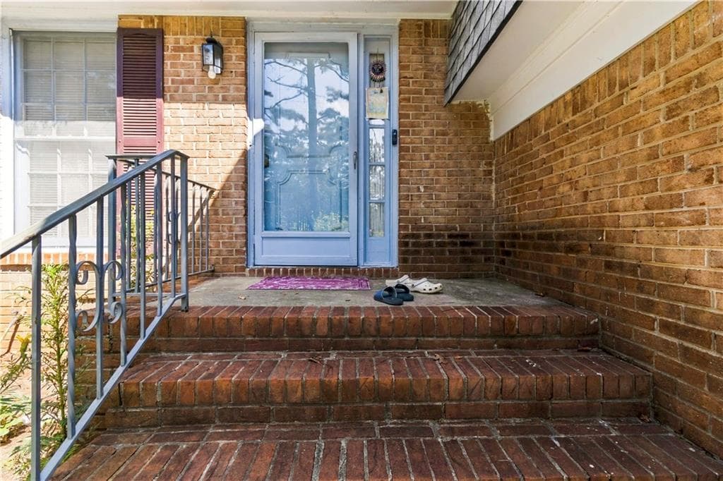 4 bedroom, 3 bathroom, 2,043 sq ft single family residence for sale at 4532 King Lear Drive, Stone Mountain, GA 30083 — photo 4