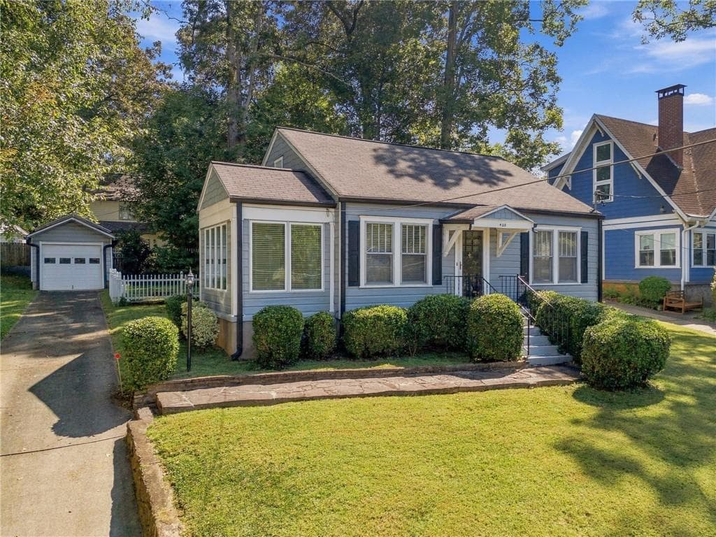 2 bedroom, 1 bathroom, 841 sq ft single family residence for sale at 425 Leonardo Avenue, Atlanta, GA 30307 — photo 3