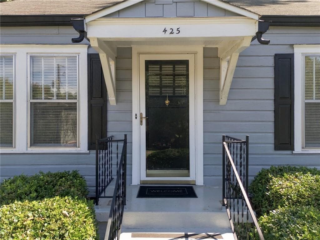 2 bedroom, 1 bathroom, 841 sq ft single family residence for sale at 425 Leonardo Avenue, Atlanta, GA 30307 — photo 4