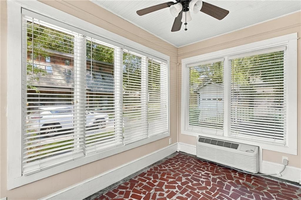 2 bedroom, 1 bathroom, 841 sq ft single family residence for sale at 425 Leonardo Avenue, Atlanta, GA 30307 — photo 7