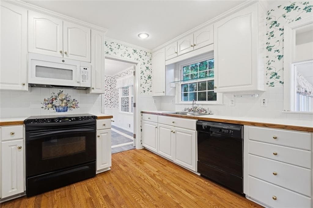 4 bedroom, 3 bathroom, 2,016 sq ft single family residence for sale at 2051 Hemlock Trail, Snellville, GA 30078 — photo 10