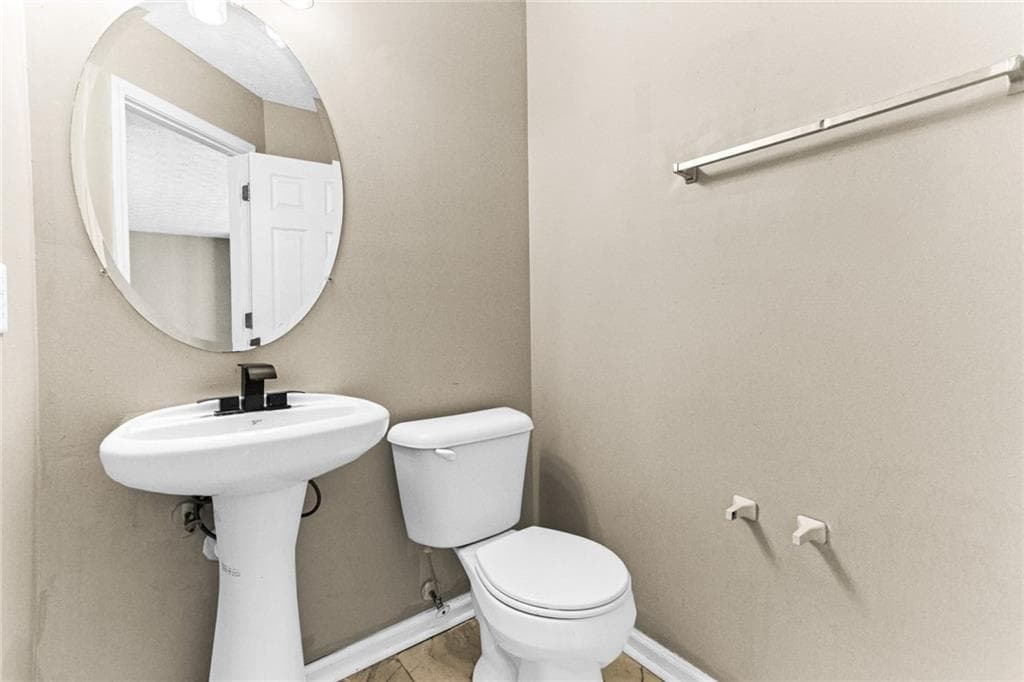 4 bedroom, 3 bathroom, 2,288 sq ft single family residence for sale at 2835 Storybook Court, Grayson, GA 30017 — photo 7