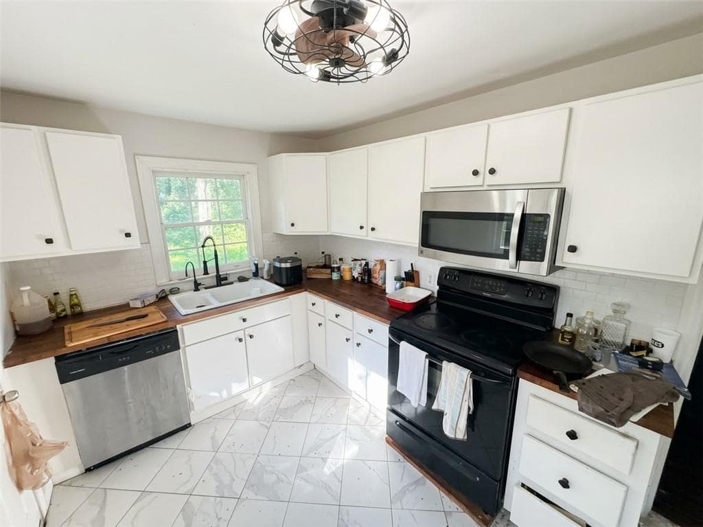 3 bedroom, 2 bathroom, 1,148 sq ft single family residence for sale at 2133 Woodberry Avenue, East Point, GA 30344 — photo 5
