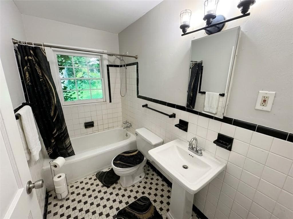 3 bedroom, 2 bathroom, 1,148 sq ft single family residence for sale at 2133 Woodberry Avenue, East Point, GA 30344 — photo 7