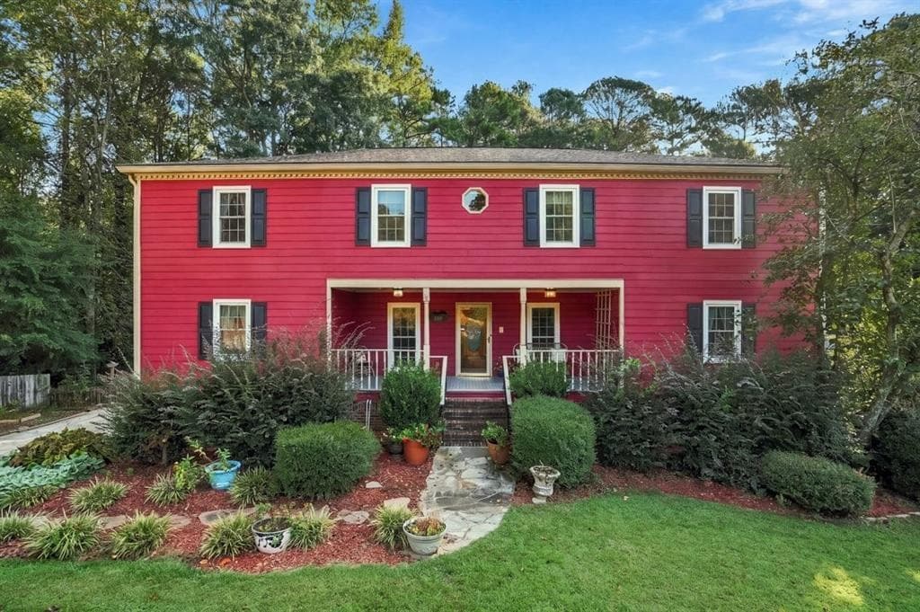 5 bedroom, 3 bathroom, 4,256 sq ft single family residence for sale at 144 Shadow Lake Drive, Lilburn, GA 30047 — photo 3