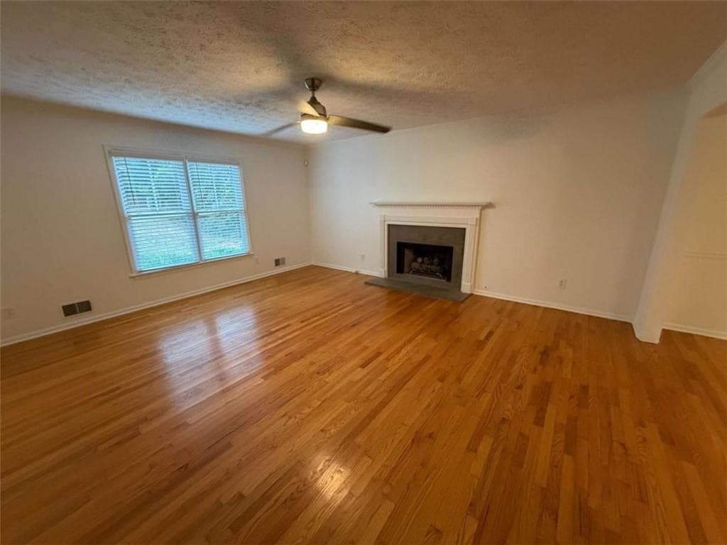 4 bedroom, 3 bathroom, 2,227 sq ft single family residence for rent at 190 Timber Oak Cove, Lawrenceville, GA 30043 for $2,695 a month — photo 3