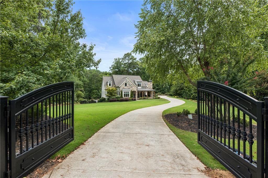 5 bedroom, 6 bathroom, 6,081 sq ft single family residence for sale at 2758 Batesville Road, Canton, GA 30115 — photo 6