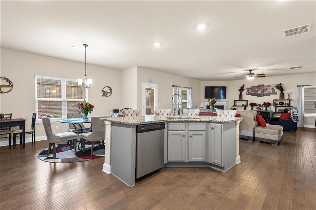 4 bedroom, 3 bathroom, 3,119 sq ft single family residence for sale at 1187 Kingston Hill Drive, Loganville, GA 30052 — photo 8