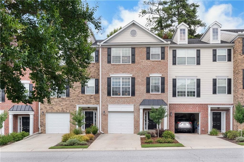 3 bedroom, 4 bathroom, 1,890 sq ft townhouse for sale at 3635 Chattahoochee Summit Drive 14, Atlanta, GA 30339 — photo 1 of 50