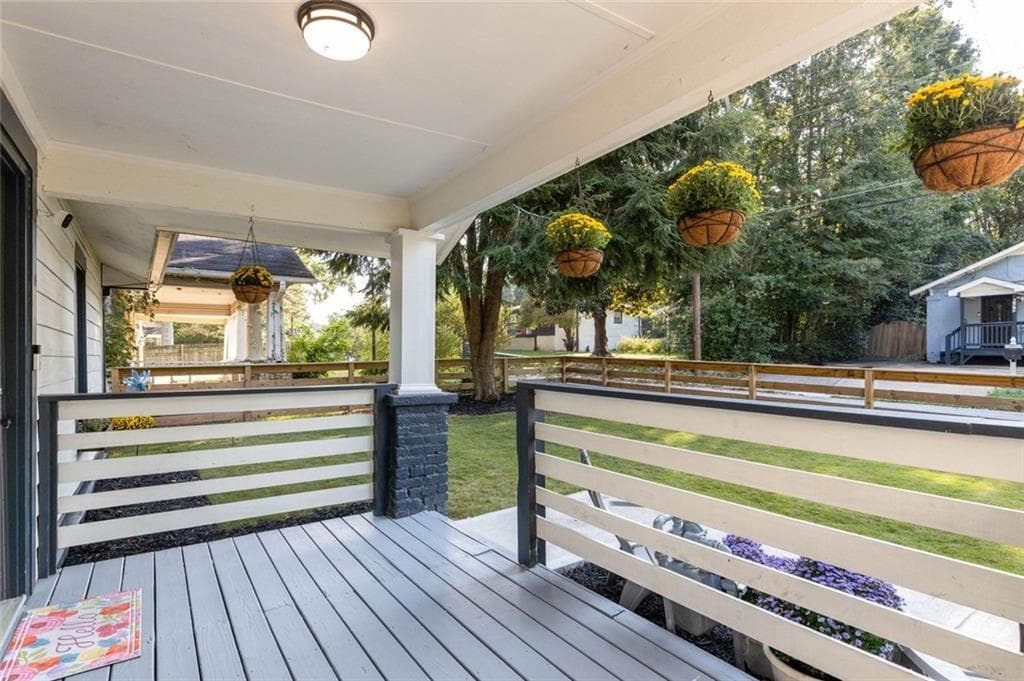 3 bedroom, 2 bathroom, 1,300 sq ft single family residence for sale at 655 S Grand Avenue, Atlanta, GA 30318 — photo 3