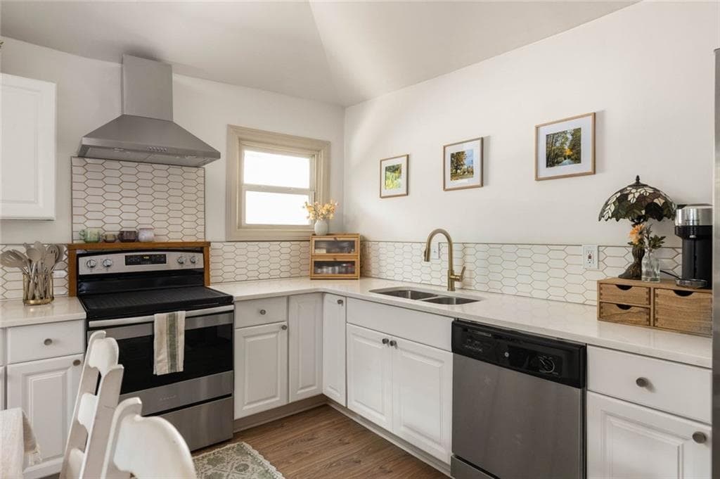 3 bedroom, 2 bathroom, 1,300 sq ft single family residence for sale at 655 S Grand Avenue, Atlanta, GA 30318 — photo 5