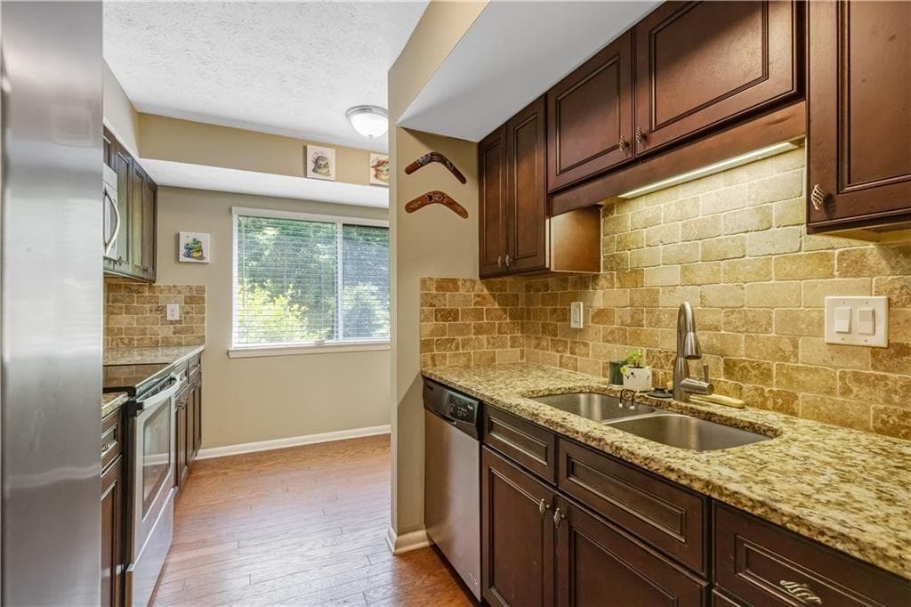 2 bedroom, 3 bathroom, 1,293 sq ft condominium for sale at 2877 Torreya Way, Marietta, GA 30067 — photo 5