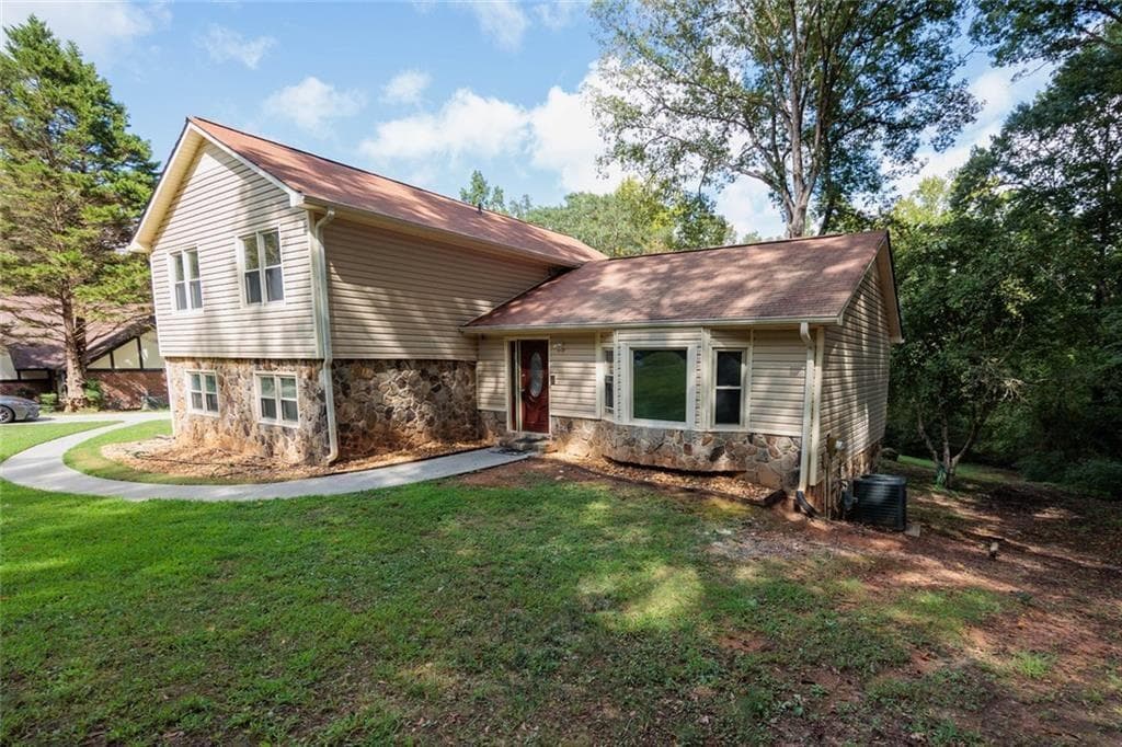 4 bedroom, 3 bathroom, 2,307 sq ft single family residence for sale at 551 Covered Bridge Trail, Fayetteville, GA 30214 — photo 3