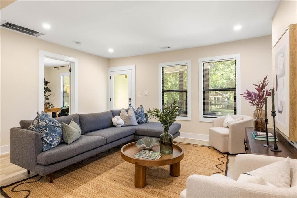 3 bedroom, 3 bathroom, 1,800 sq ft single family residence for sale at 264 Haas Avenue, Atlanta, GA 30316 — photo 4