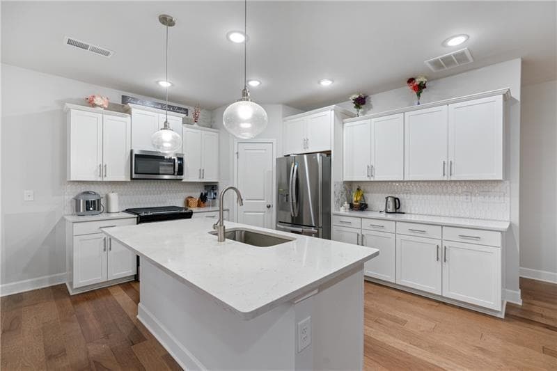 4 bedroom, 3 bathroom, 2,342 sq ft single family residence for sale at 5915 Pinnacle View Road, Cumming, GA 30040 — photo 5