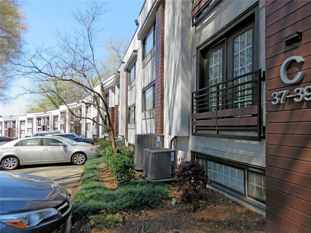 2 bedroom, 2 bathroom, 1,060 sq ft condominium for sale at 1445 Monroe Drive C39, Atlanta, GA 30324 — photo 3