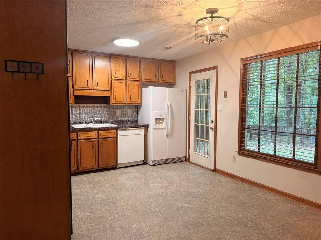 3 bedroom, 2 bathroom, 1,261 sq ft single family residence for rent at 305 Deergrass Trail, Peachtree City, GA 30269 for $2,250 a month — photo 4