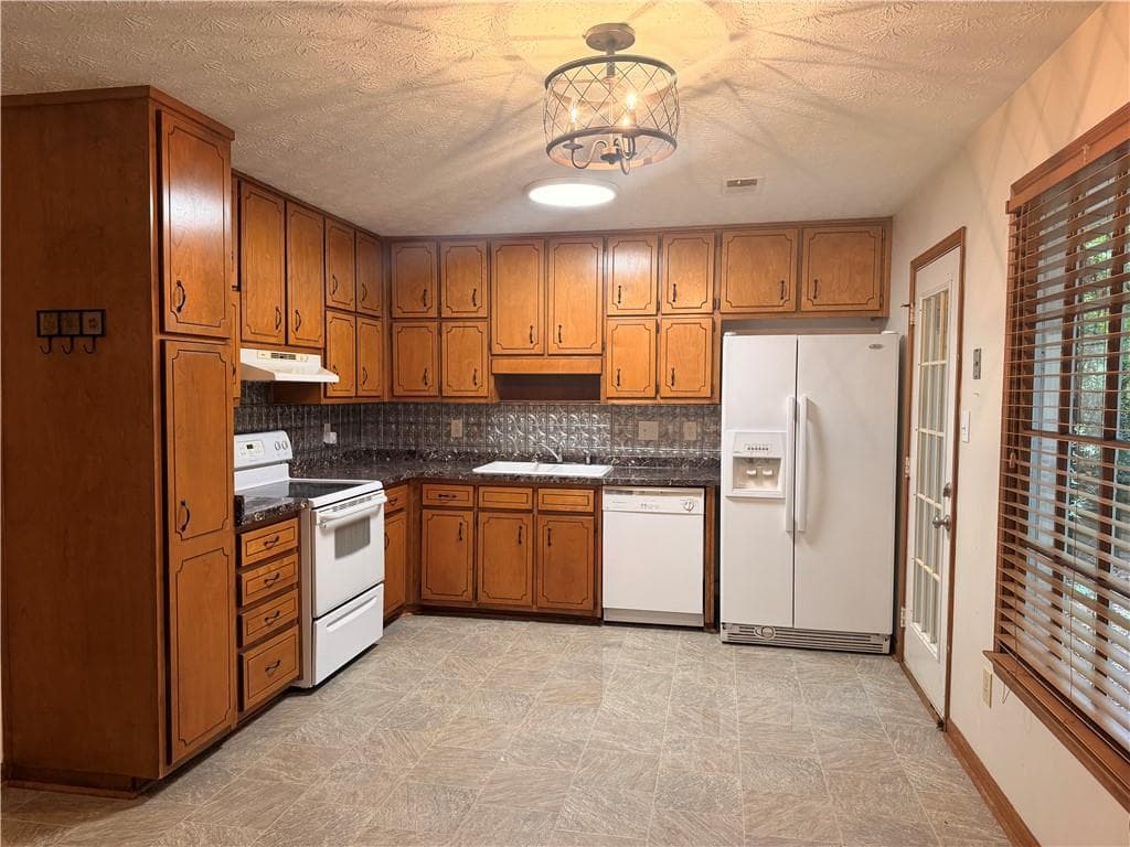3 bedroom, 2 bathroom, 1,261 sq ft single family residence for rent at 305 Deergrass Trail, Peachtree City, GA 30269 for $2,250 a month — photo 5