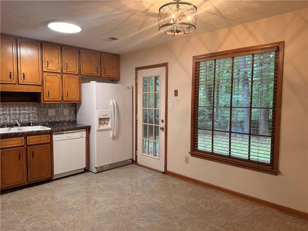 3 bedroom, 2 bathroom, 1,261 sq ft single family residence for rent at 305 Deergrass Trail, Peachtree City, GA 30269 for $2,250 a month — photo 6