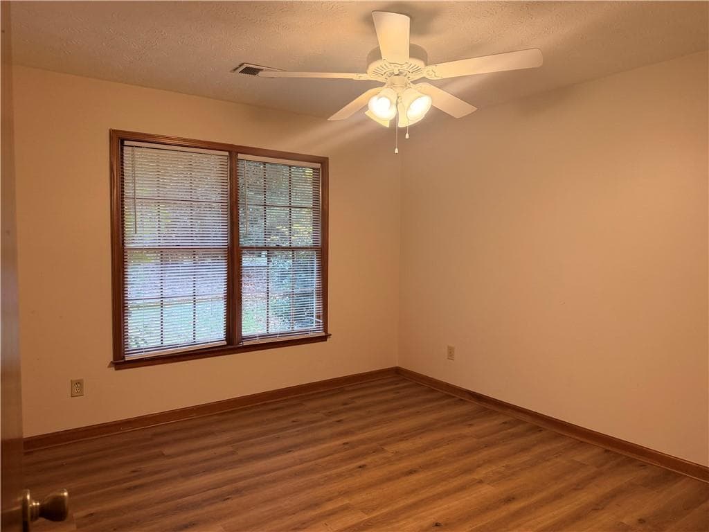 3 bedroom, 2 bathroom, 1,261 sq ft single family residence for rent at 305 Deergrass Trail, Peachtree City, GA 30269 for $2,250 a month — photo 9