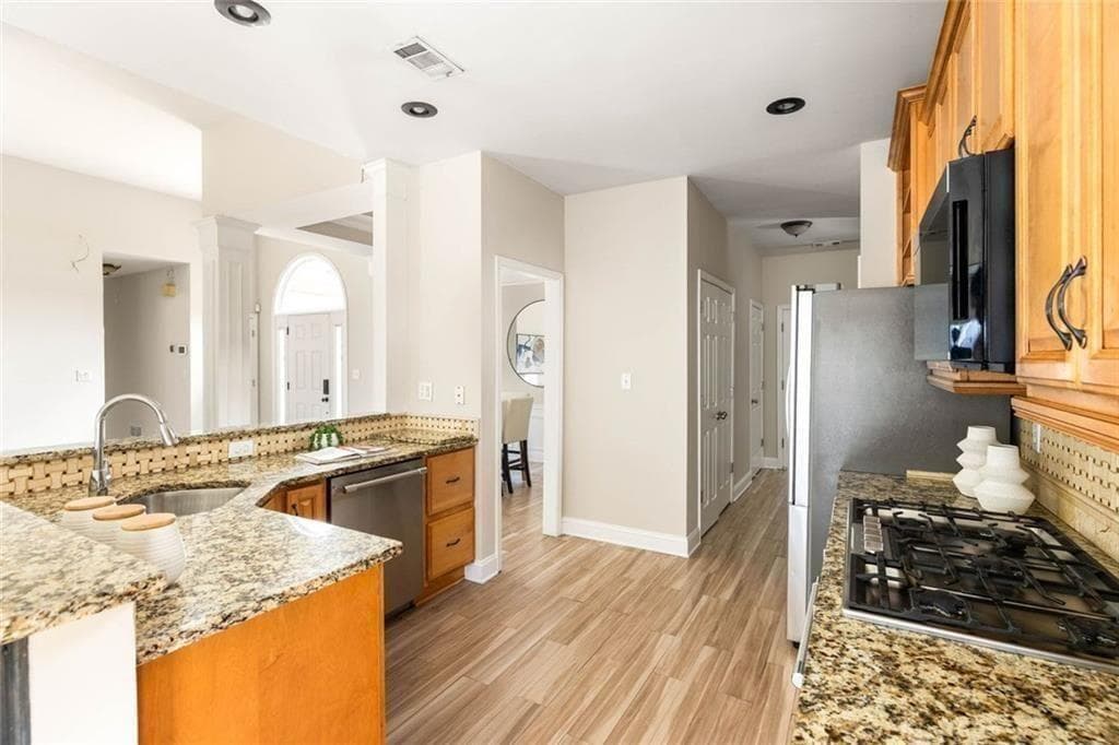 3 bedroom, 2 bathroom, 1,892 sq ft single family residence under contract at 3030 Northcliff Drive, Suwanee, GA 30024 — photo 10