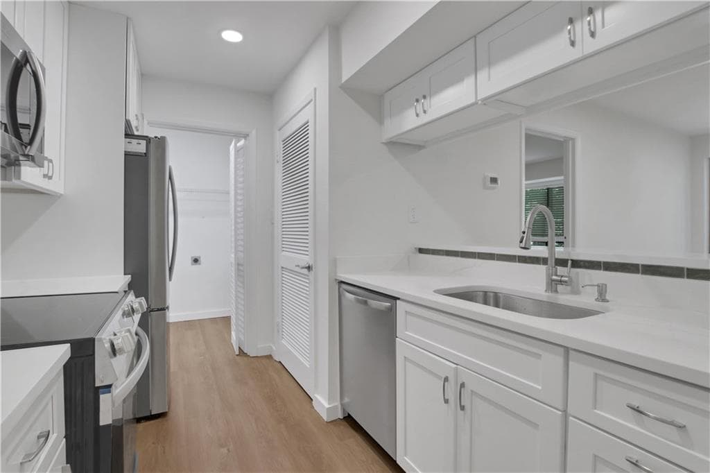 2 bedroom, 2 bathroom, 1,178 sq ft condominium for sale at 122 Tuxworth Circle, Decatur, GA 30033 — photo 3
