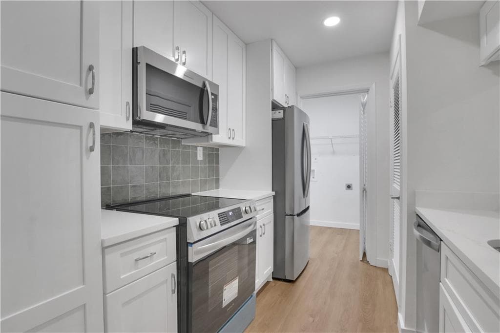 2 bedroom, 2 bathroom, 1,178 sq ft condominium for sale at 122 Tuxworth Circle, Decatur, GA 30033 — photo 2