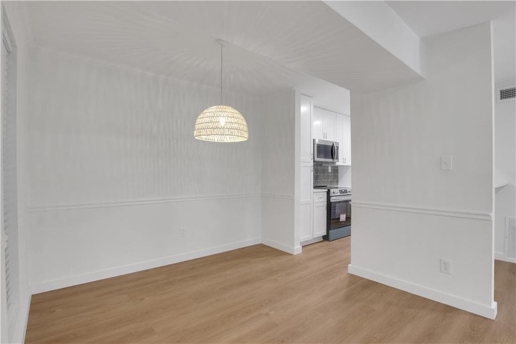 2 bedroom, 2 bathroom, 1,178 sq ft condominium for sale at 122 Tuxworth Circle, Decatur, GA 30033 — photo 6