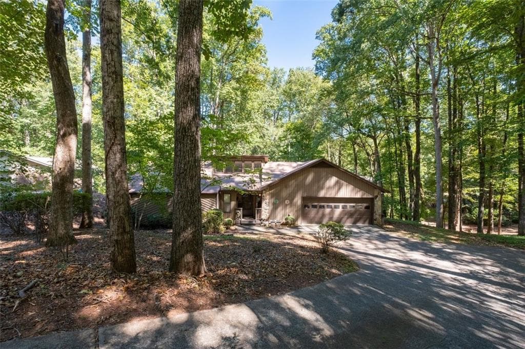 4 bedroom, 3 bathroom, 3,094 sq ft single family residence for sale at 1455 Sumter Drive, Marietta, GA 30064 — photo 2
