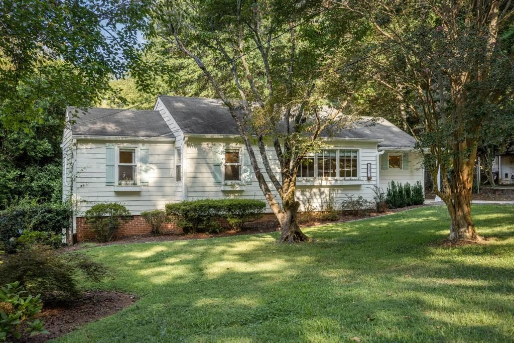 3 bedroom, 2 bathroom, 1,644 sq ft single family residence for sale at 1241 Oldfield Road, Decatur, GA 30030 — photo 2