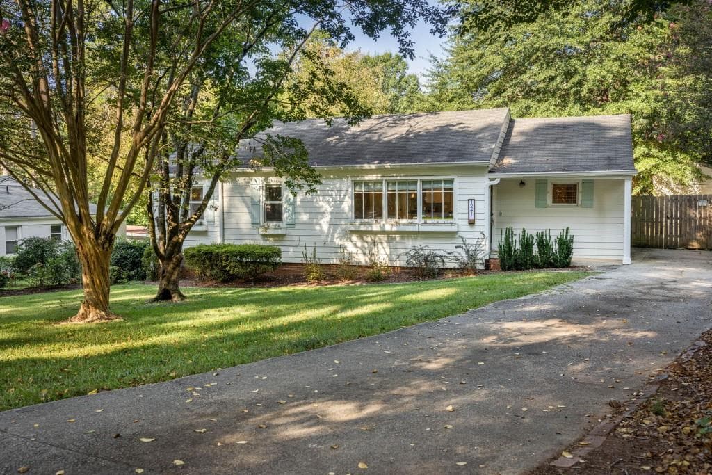3 bedroom, 2 bathroom, 1,644 sq ft single family residence for sale at 1241 Oldfield Road, Decatur, GA 30030 — photo 3