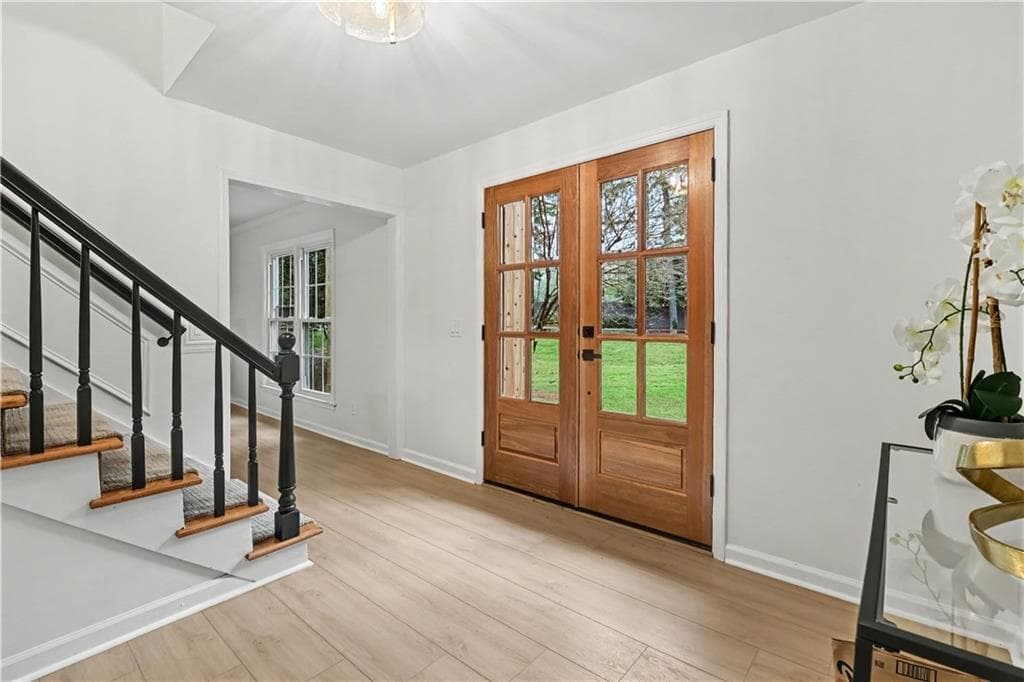 5 bedroom, 3 bathroom, 4,244 sq ft single family residence for sale at 1498 Meadowcreek Court, Dunwoody, GA 30338 — photo 6