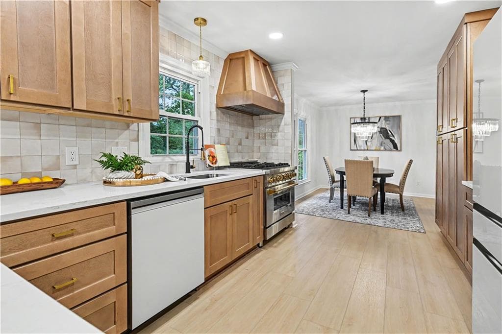 5 bedroom, 3 bathroom, 4,244 sq ft single family residence for sale at 1498 Meadowcreek Court, Dunwoody, GA 30338 — photo 5