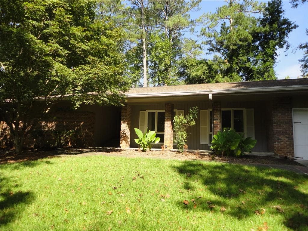 3 bedroom, 2 bathroom, 2,048 sq ft single family residence for rent at 300 Cedar Knoll Court, Roswell, GA 30076 for $2,700 a month — photo 1 of 29