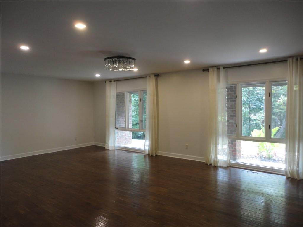 3 bedroom, 2 bathroom, 2,048 sq ft single family residence for rent at 300 Cedar Knoll Court, Roswell, GA 30076 for $2,700 a month — photo 9